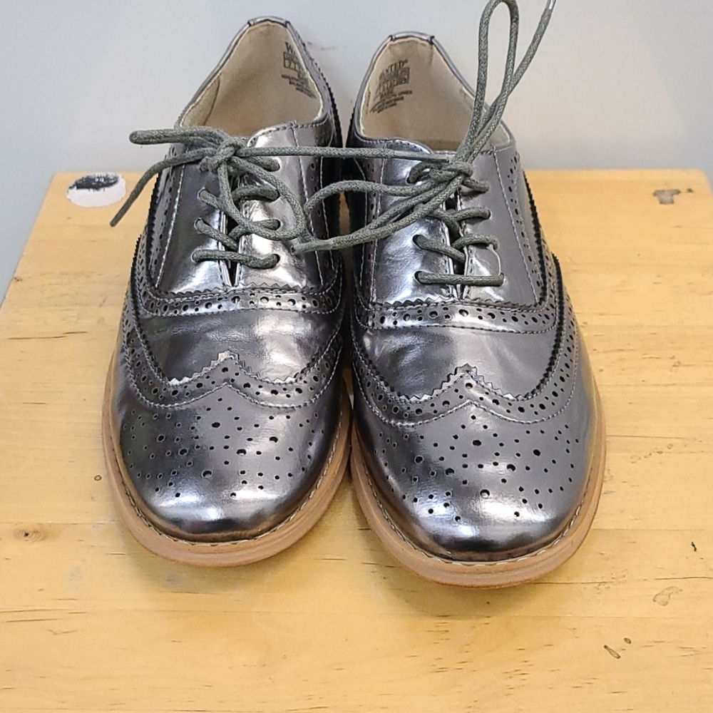 New! Wanted Babe pewter oxford lace up. US7